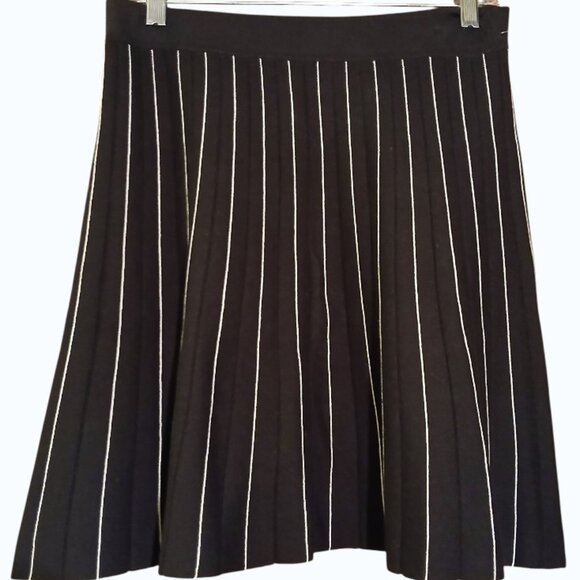 LOFT Dresses & Skirts - LOFT Black & White Knit Skater Skirt NWT